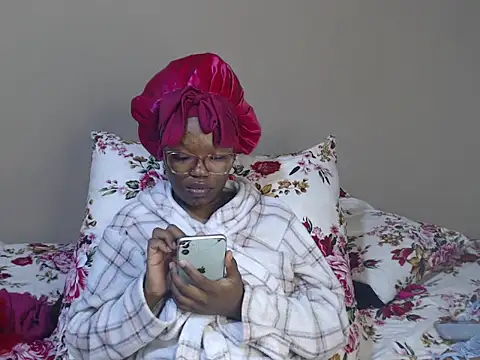 YummyMelanin117 – Live XXX-chat