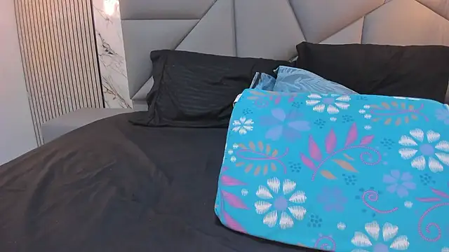 Katyrousee Adlı Modelin Canlı XXX Sohbeti