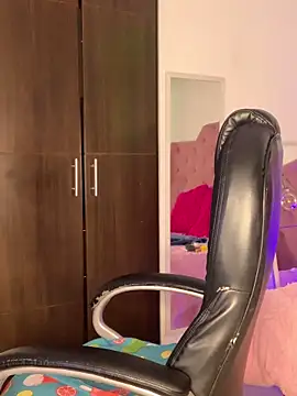 BunnyGlow50 Adlı Modelin Canlı XXX Sohbeti