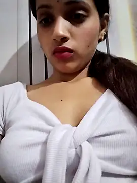 Naina11100 Adlı Modelin Canlı XXX Sohbeti