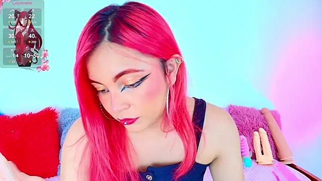 Cloee_Lovee Adlı Modelin Canlı XXX Sohbeti