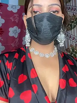 CUTI-NAINA Adlı Modelin Canlı XXX Sohbeti