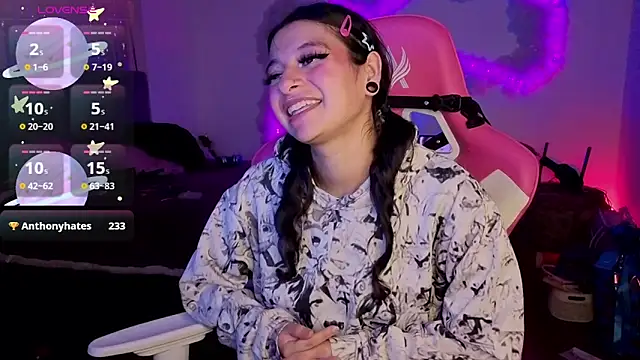 larah_uwu live XXX chat