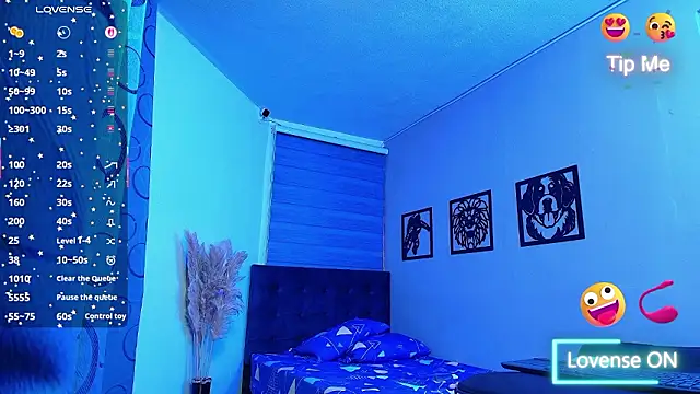 Nikki_Vesper: διαδικτυακό σόου στην κάμερα