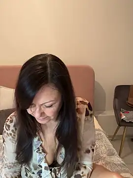 دردشة HotLdyllic الجنسية المباشرة