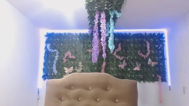 adara_cute_69's Live XXX Chat