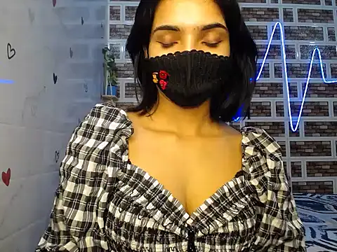 Pokazy przed kamerką – Tisya-24