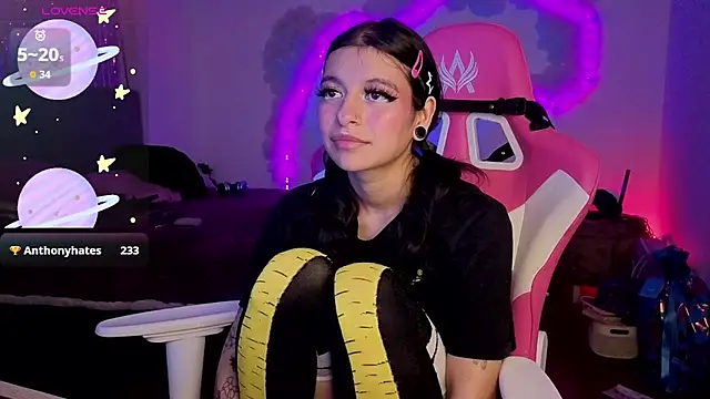 Онлайн чат XXX larah_uwu