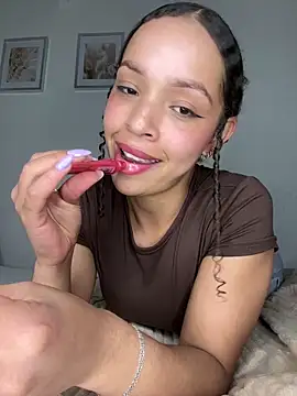 Yasmin777_ – Naživo XXX chat