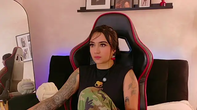 EmmyEvans1: онлайн-секс-чат