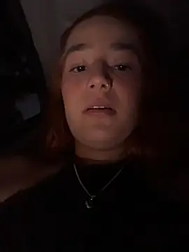 isabella_ferrer99: διαδικτυακό σόου στην κάμερα