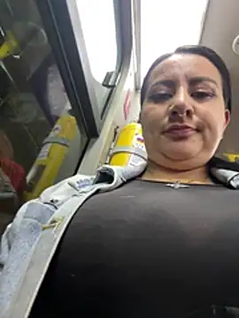 Abril_Luv 即時 XXX 聊天