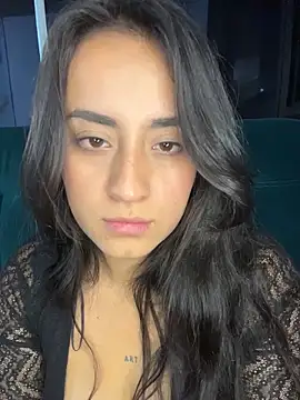 Antonella_Julieta Show in webcam