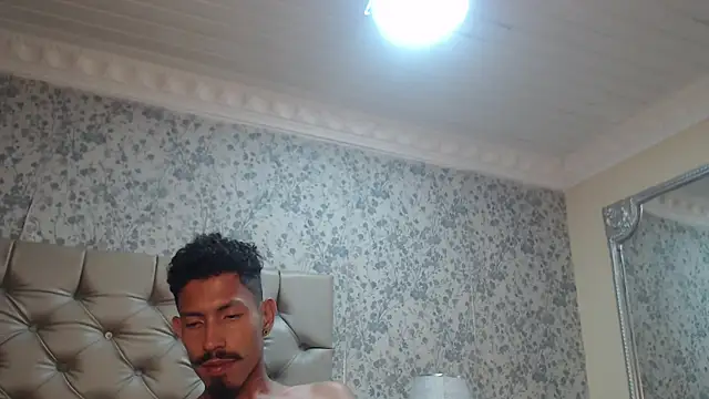 NoaahTylor's Live XXX Chat