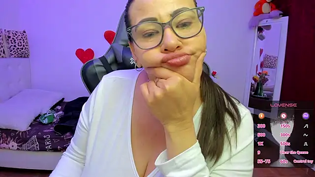 esmeralda_milf 现场XXX聊天