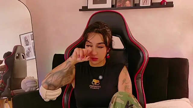 EmmyEvans1 Chat XXX in diretta