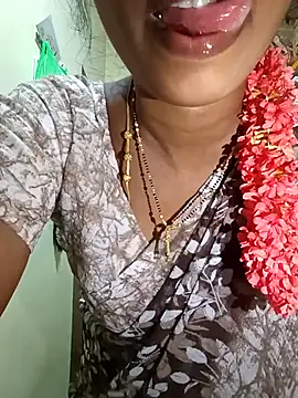 Kavya5500のライブXXXチャット