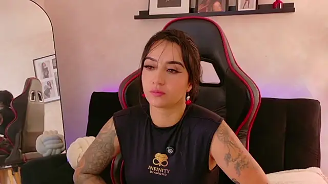 EmmyEvans1 Live XXX-Chat