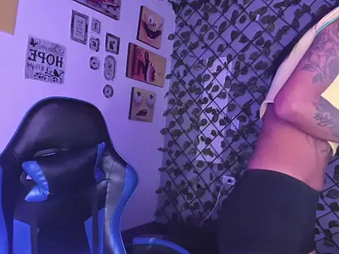 KarlaSlutSkinny__'s Live XXX Chat