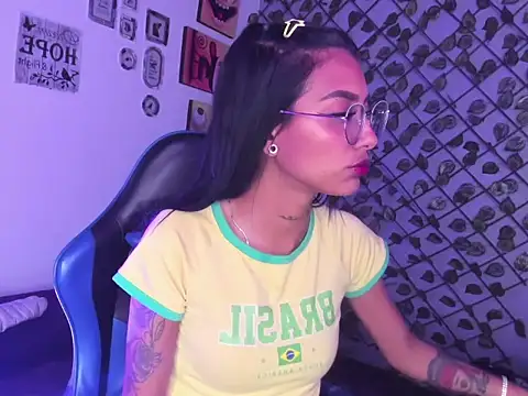 KarlaSlutSkinny__ Chat XXX in diretta