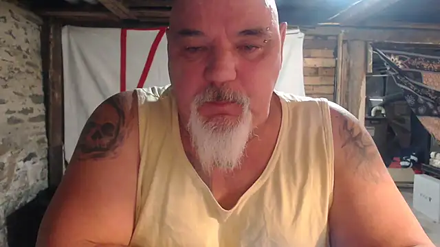 Newfiesausage1972 Show in webcam