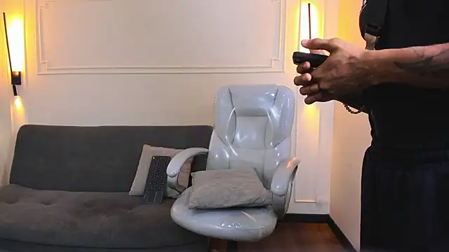 Paradise_boy_s 即時 XXX 聊天