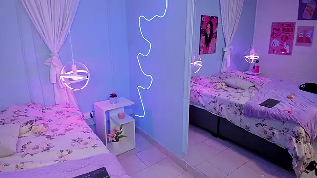 naomi_campell Chat XXX in diretta