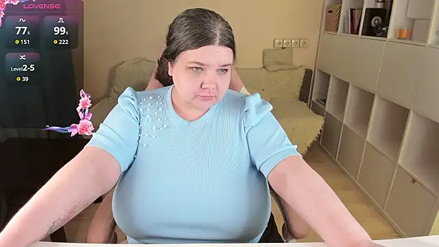 XXX chat uživo modela PlumPie