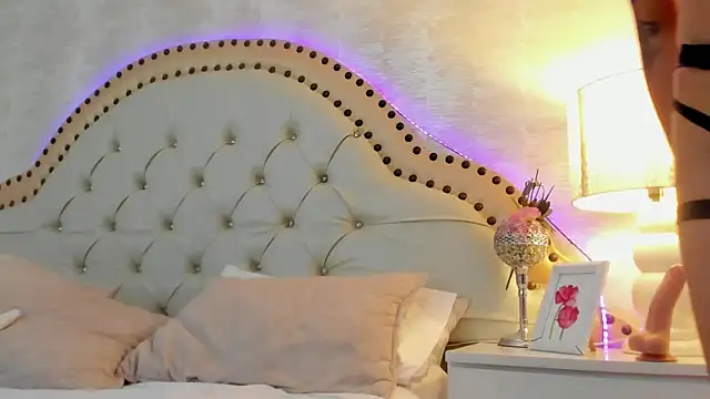 EllaEvanzz Adlı Modelin Canlı XXX Sohbeti