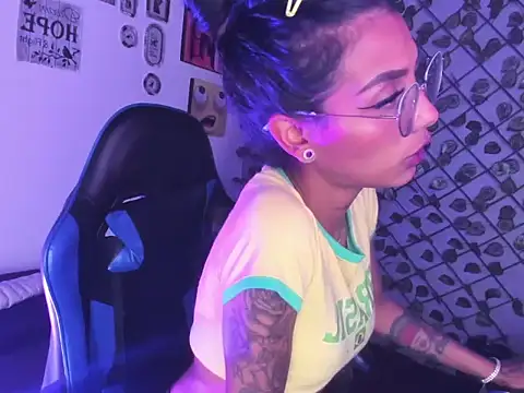 KarlaSlutSkinny__ 即時 XXX 聊天