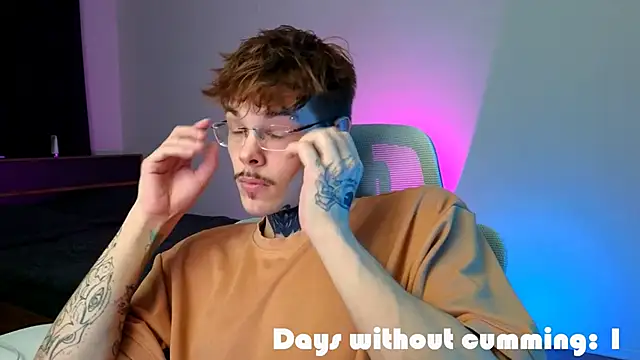 DENIS_HERE webkamerás műsora