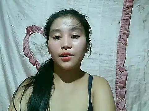 Pokazy przed kamerką – SexyAsianPussy4u