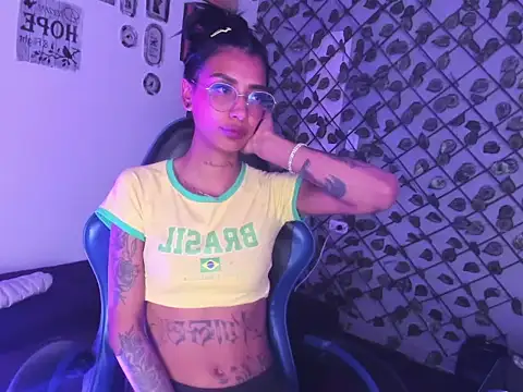 KarlaSlutSkinny__'s Live XXX Chat