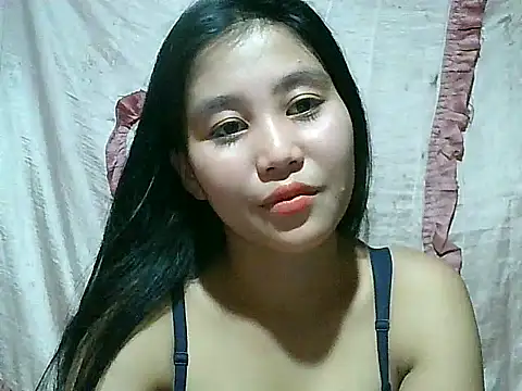 Pokazy przed kamerką – SexyAsianPussy4u