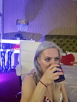 แชท XXX สดของ LadyTouch