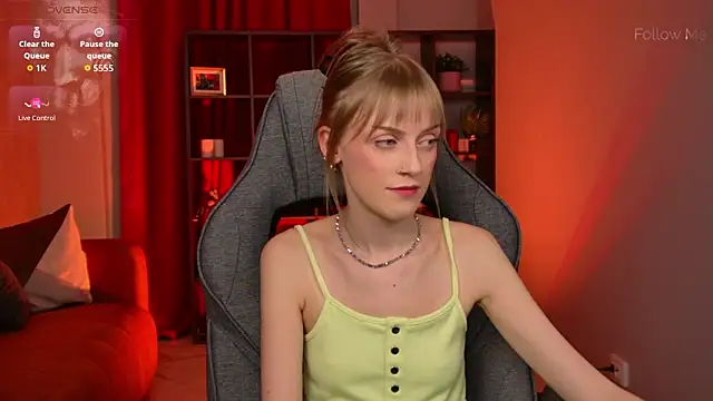 Chat XXX en directo de KiraMontoya