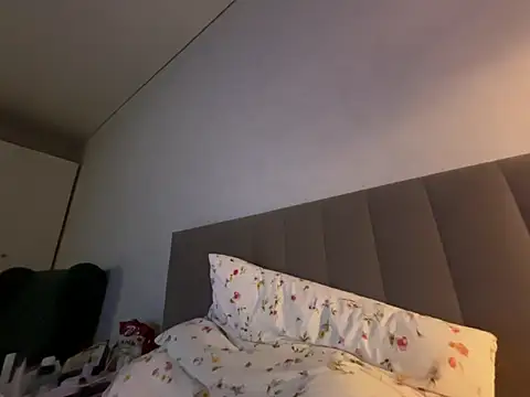 GoldenSexySky's Live XXX Chat