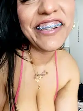 KorinaKovaa Adlı Modelin Canlı XXX Sohbeti