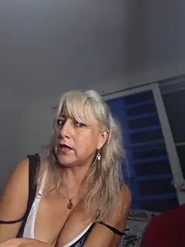 almaluna7's Live XXX Chat