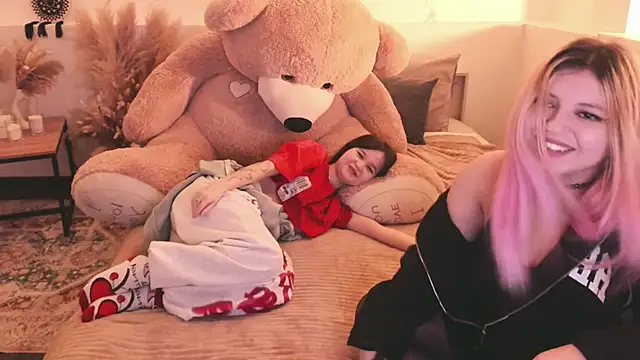 Elainebeness 现场XXX聊天