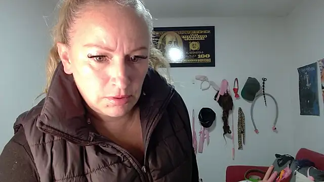 emperabigbootybigass 现场XXX聊天