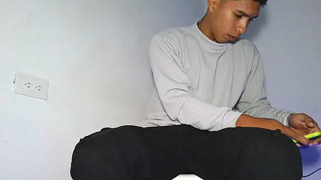 maximo_vega_newv: онлайн-секс-чат