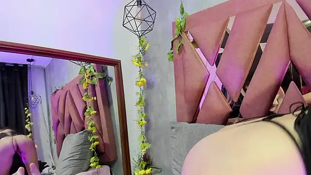 viollettaa_ élő XXX-chatje