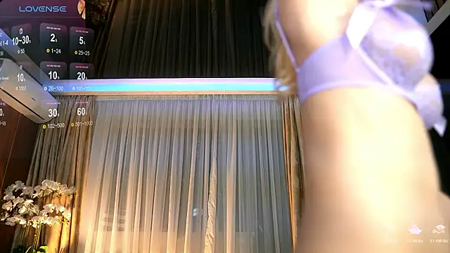 ChloeVelvetx 现场XXX聊天