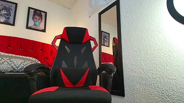 AiraMoreau's Live XXX Chat