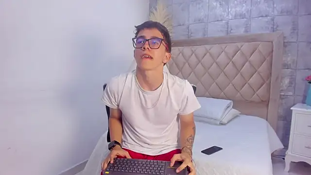 TylerCross_ Live XXX Chat