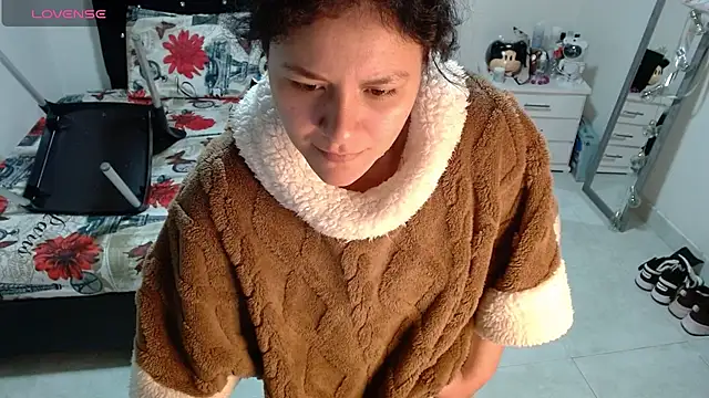 Chatroom XXX en direct de soniafuckboobs