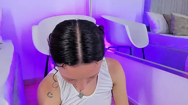 Chatroom XXX en direct de Martina_077