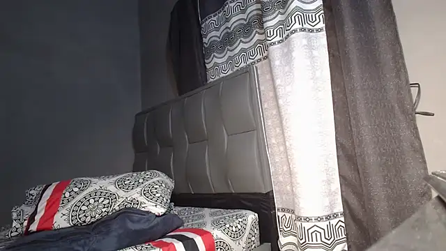 MAXIMILAINO-XXX: απευθείας συνομιλία ΧΧΧ