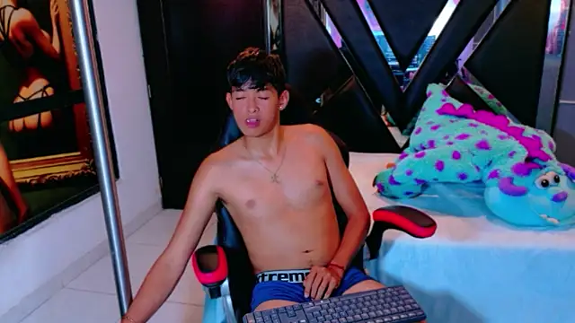 دردشة Tigger_Collins الجنسية المباشرة